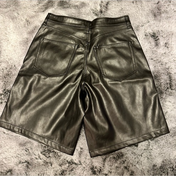 NWT Gap Faux Leather Bermuda Black Flat Front Shorts Size 29 / 8 Regular - Picture 8 of 11